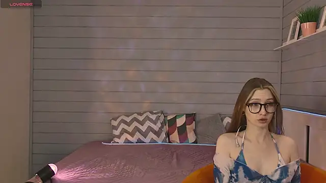 Snapshot of Vikki_wyye chatting on 10/22/25, 06:13 Vikki wyye online show from 10/22/25, 06:13