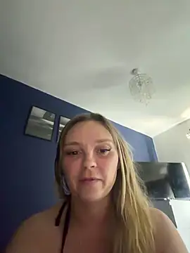 Snapshot of Star-36 chatting on 04/12/26, 02:11 Star-36 online show from 04/12/26, 02:11