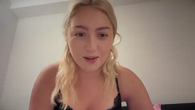 Snapshot of Kitty_Swetty chatting on 01/05/26, 08:01 Kitty Swetty online show from 01/05/26, 08:01