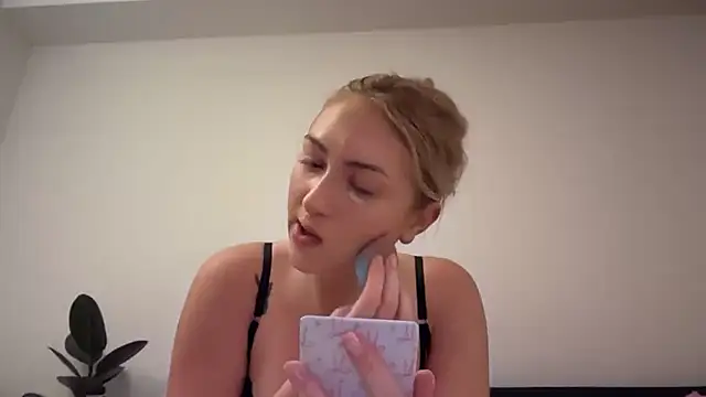 Snapshot of Kitty_Swetty chatting on 02/14/26, 06:48 Kitty Swetty online show from 02/14/26, 06:48