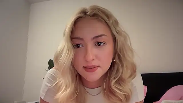 Snapshot of Kitty_Swetty chatting on 02/17/26, 08:04 Kitty Swetty online show from 02/17/26, 08:04