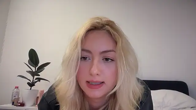 Snapshot of Kitty_Swetty chatting on 02/25/26, 10:41 Kitty Swetty online show from 02/25/26, 10:41