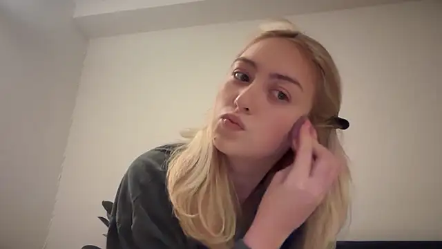 Snapshot of Kitty_Swetty chatting on 04/14/26, 07:20 Kitty Swetty online show from 04/14/26, 07:20