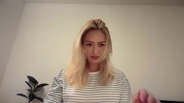 Snapshot of Kitty_Swetty chatting on 04/15/26, 08:31 Kitty Swetty online show from 04/15/26, 08:31