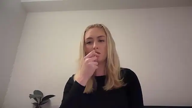 Snapshot of Kitty_Swetty chatting on 04/21/26, 07:17 Kitty Swetty online show from 04/21/26, 07:17