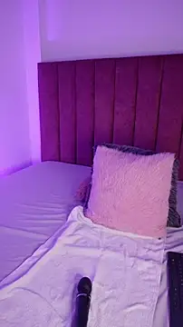 Snapshot of RominaaReyes chatting on 11/13/25, 01:59 RominaaReyes online show from 11/13/25, 01:59