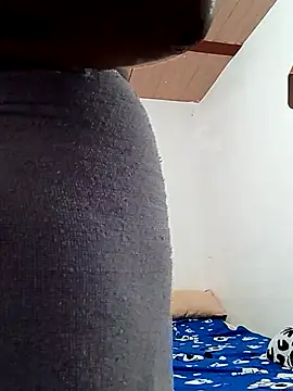 Snapshot of MORALAREAL chatting on 11/09/25, 07:45 MORALAREAL online show from 11/09/25, 07:45