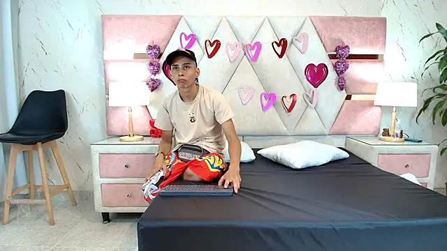 Zoelucas online show from 09/23/25, 07:06