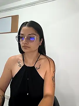 Coralinne   online show from 05/04/26, 01:12