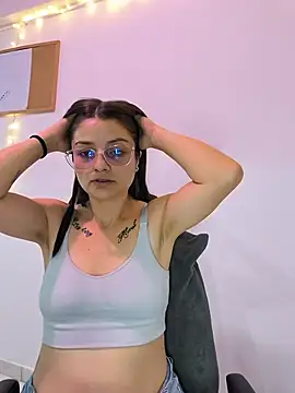Coralinne   online show from 05/19/26, 01:56
