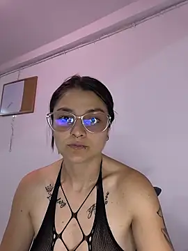 Coralinne   online show from 05/22/26, 01:02