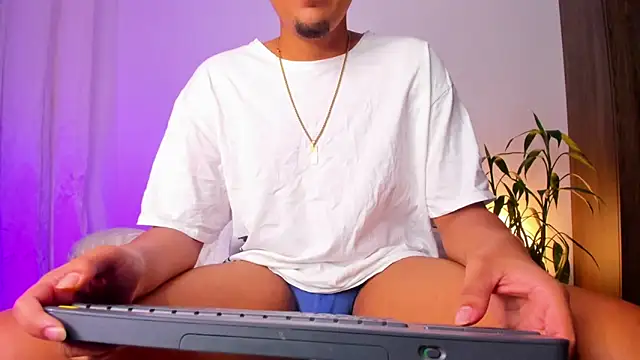 Snapshot of asmodeo_33 chatting on 09/18/25, 11:18 asmodeo 33 online show from 09/18/25, 11:18