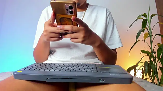 Snapshot of asmodeo_33 chatting on 11/14/25, 08:13 asmodeo 33 online show from 11/14/25, 08:13