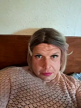 Snapshot of VanessaSissyGay chatting on 10/31/25, 07:20 VanessaSissyGay online show from 10/31/25, 07:20