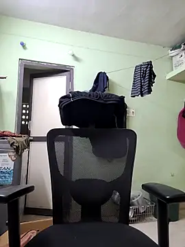 Snapshot of hi_itz_robin chatting on 03/30/26, 12:28 hi itz robin online show from 03/30/26, 12:28