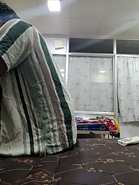 Snapshot of hi_itz_robin chatting on 04/21/26, 07:28 hi itz robin online show from 04/21/26, 07:28