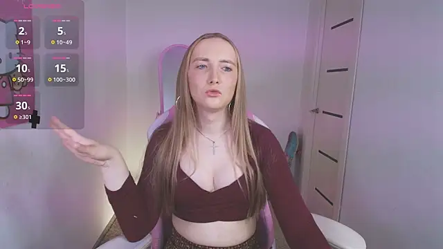 Snapshot of Vi_Luxy chatting on 04/04/26, 01:59 Vi Luxy online show from 04/04/26, 01:59