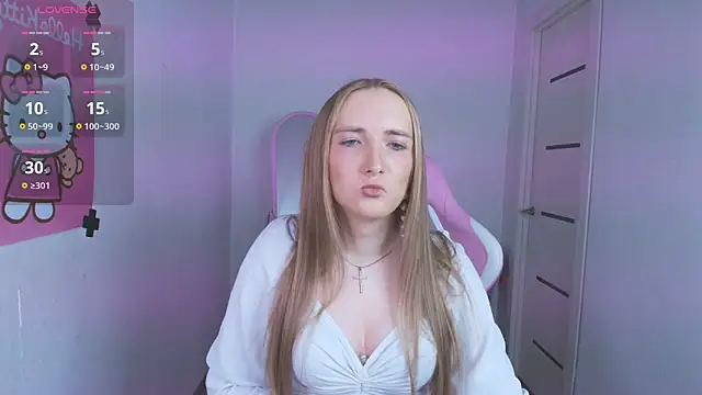 Snapshot of Vi_Luxy chatting on 04/05/26, 01:58 Vi Luxy online show from 04/05/26, 01:58