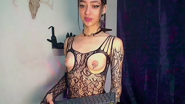 Snapshot of DakariaHills_ chatting on 04/08/26, 06:35 DakariaHills online show from 04/08/26, 06:35