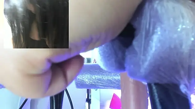 Snapshot of Clunita chatting on 04/29/26, 11:44 Clunita online show from 04/29/26, 11:44