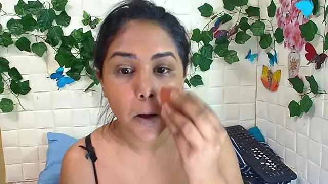 Snapshot of IndiaSexyStripper4u chatting on 10/14/25, 05:03 IndiaSexyStripper4u online show from 10/14/25, 05:03