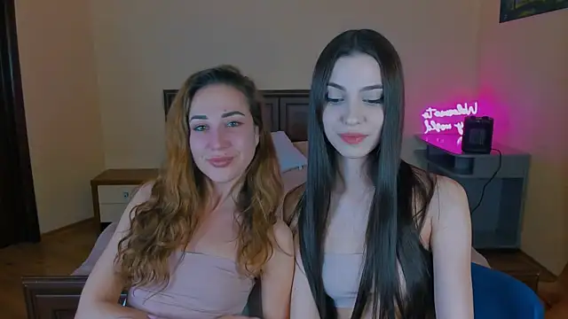 Snapshot of elza_rose chatting on 03/18/26, 08:01 elza rose online show from 03/18/26, 08:01