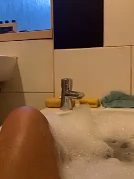 Snapshot of mke1874 chatting on 11/07/25, 03:45 mke1874 online show from 11/07/25, 03:45