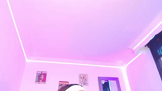 Snapshot of Anna_belly chatting on 10/21/25, 02:07 Anna belly online show from 10/21/25, 02:07