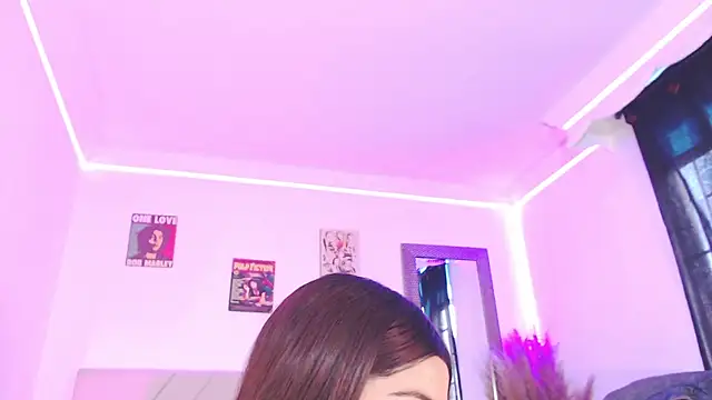 Snapshot of Anna_belly chatting on 10/22/25, 03:56 Anna belly online show from 10/22/25, 03:56