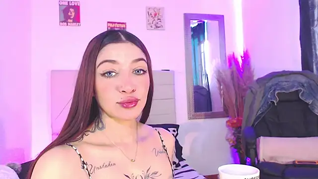 Snapshot of Anna_belly chatting on 10/24/25, 03:19 Anna belly online show from 10/24/25, 03:19