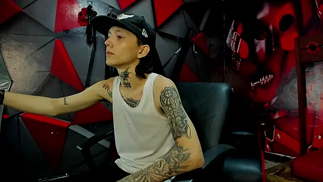 Snapshot of StraightBoy_Nick chatting on 09/15/25, 04:56 StraightBoy Nick online show from 09/15/25, 04:56