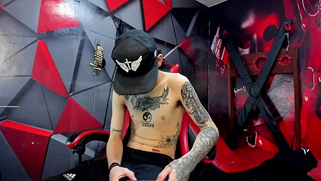 Snapshot of StraightBoy_Nick chatting on 10/22/25, 01:17 StraightBoy Nick online show from 10/22/25, 01:17