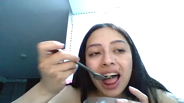 Snapshot of sara_gomez1_ chatting on 05/22/26, 12:18 sara gomez1 online show from 05/22/26, 12:18