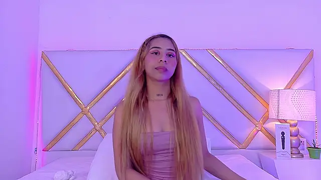 laila stilwiills online show from 10/07/25, 04:59