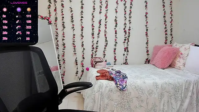 MariamCastiblanco online show from 12/04/25, 02:26