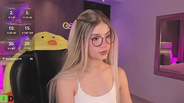 Arinextdoor online show from 09/28/25, 11:54