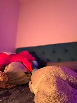 Snapshot of ScarletBloom_ chatting on 11/14/25, 04:49 ScarletBloom online show from 11/14/25, 04:49