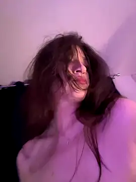 Snapshot of ScarletBloom_ chatting on 11/16/25, 05:29 ScarletBloom online show from 11/16/25, 05:29