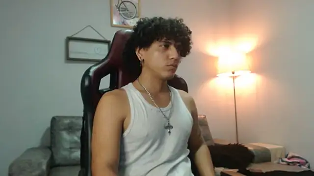 Snapshot of Xfire_boy69 chatting on 10/27/25, 04:22 Xfire boy69 online show from 10/27/25, 04:22