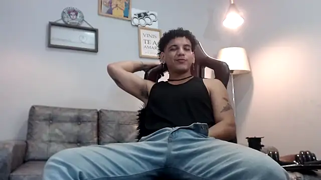 Snapshot of Xfire_boy69 chatting on 11/25/25, 12:38 Xfire boy69 online show from 11/25/25, 12:38