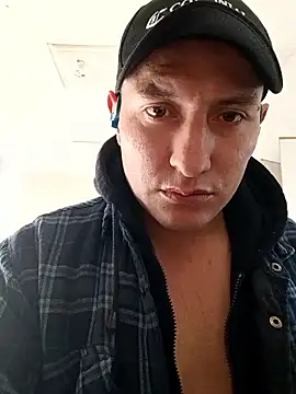 Snapshot of Zetaloco26 chatting on 10/24/25, 04:25 Zetaloco26 online show from 10/24/25, 04:25