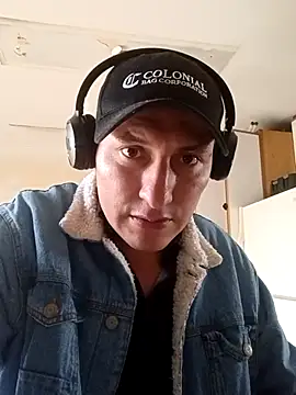 Snapshot of Zetaloco26 chatting on 11/01/25, 07:49 Zetaloco26 online show from 11/01/25, 07:49