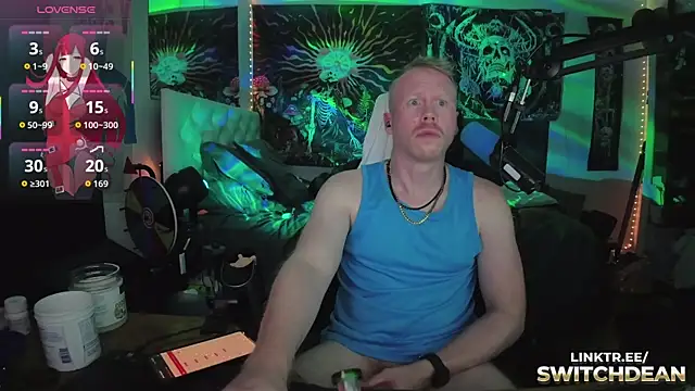 Snapshot of twunkdean chatting on 10/07/25, 06:43 twunkdean online show from 10/07/25, 06:43