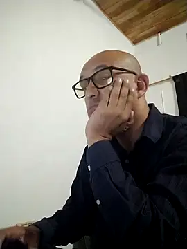 Snapshot of jorge406 chatting on 10/16/25, 09:43 jorge406 online show from 10/16/25, 09:43