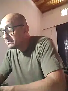 Snapshot of jorge406 chatting on 10/19/25, 02:40 jorge406 online show from 10/19/25, 02:40