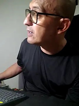 Snapshot of jorge406 chatting on 10/22/25, 01:17 jorge406 online show from 10/22/25, 01:17