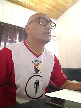 Snapshot of jorge406 chatting on 10/25/25, 03:29 jorge406 online show from 10/25/25, 03:29