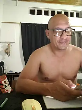 Snapshot of jorge406 chatting on 10/27/25, 02:04 jorge406 online show from 10/27/25, 02:04