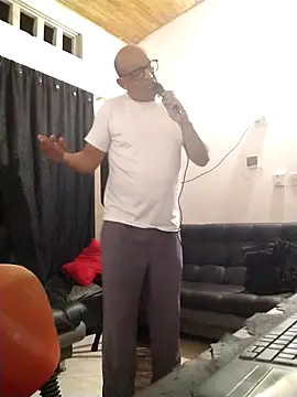 Snapshot of jorge406 chatting on 10/31/25, 02:12 jorge406 online show from 10/31/25, 02:12