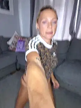 Snapshot of Bellarose_xx chatting on 09/17/25, 11:01 Bellarose xx online show from 09/17/25, 11:01